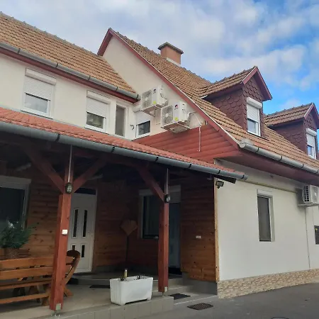 Ginkgo Apartment Demjen
